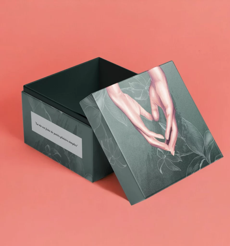 Packaging illustré mains coeur expérience client